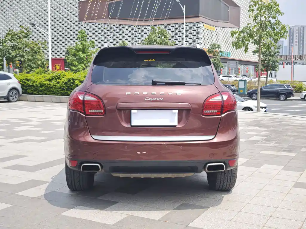 Porsche Cayenne — миниатюра 3