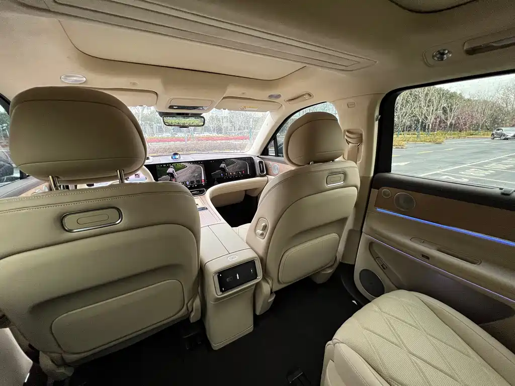 AITO ASK THE WORLD M9