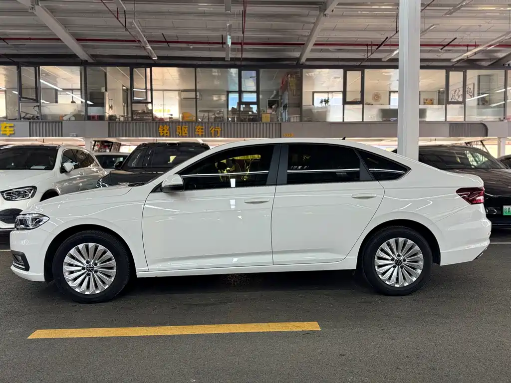 Volkswagen Lavida — миниатюра 3