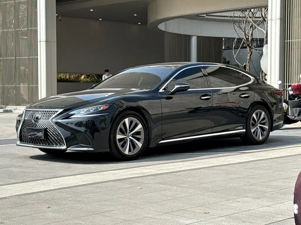 LEXUS LS