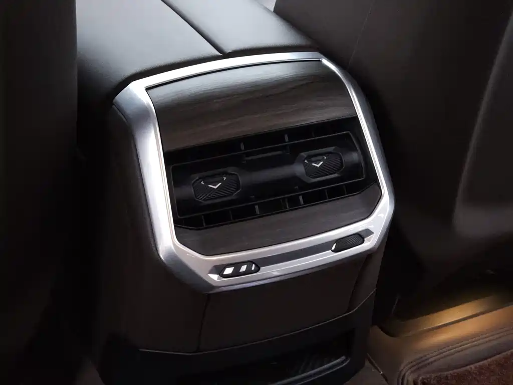 BMW 7 Series — миниатюра 18