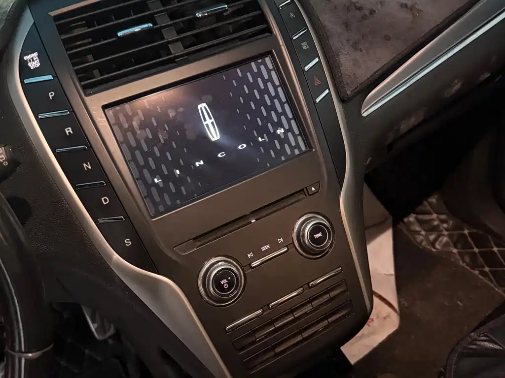 Lincoln MKC — миниатюра 6