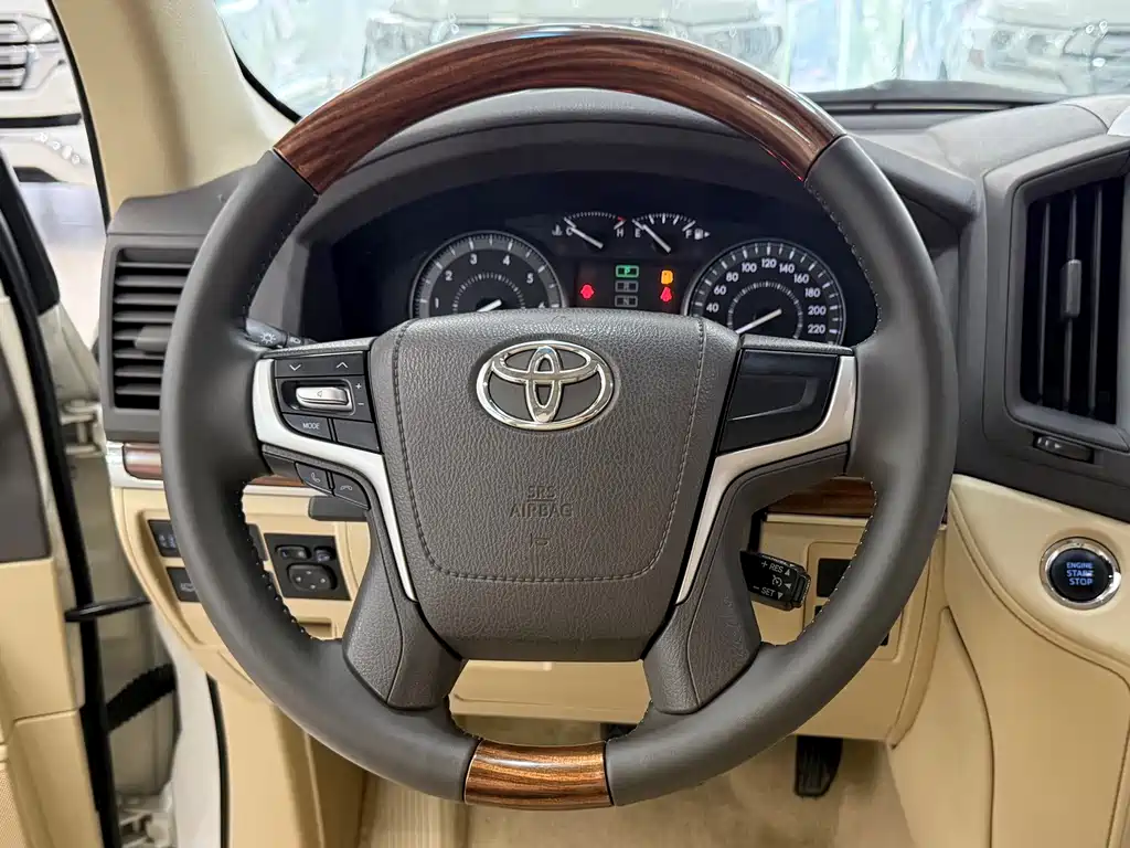 Toyota Land Cruiser 2017 4.0L AT