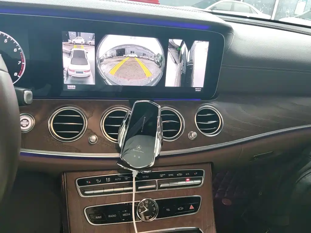 Mercedes-Benz E-Class — миниатюра 9