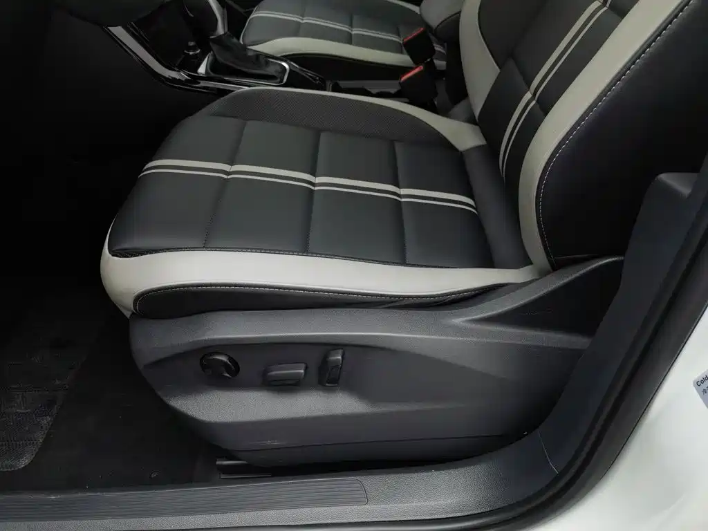 Volkswagen T-Roc — миниатюра 20