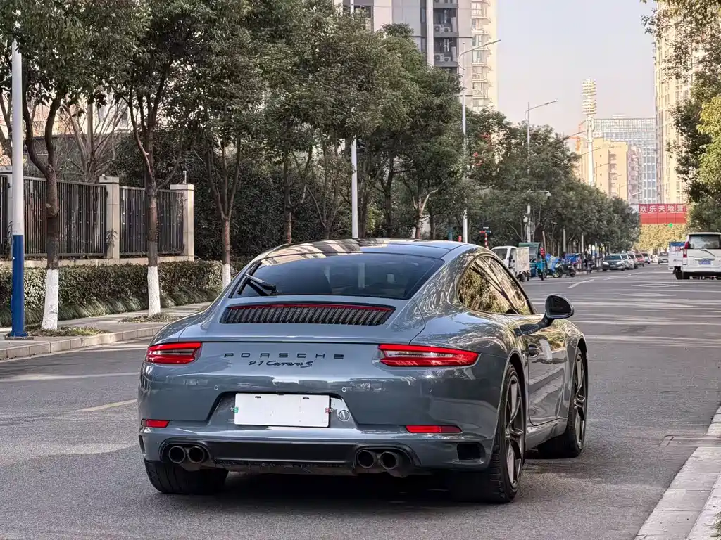 PORSCHE 911