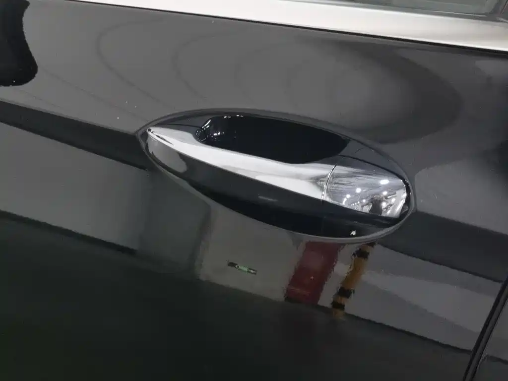 Mercedes-Benz E-Class — миниатюра 18