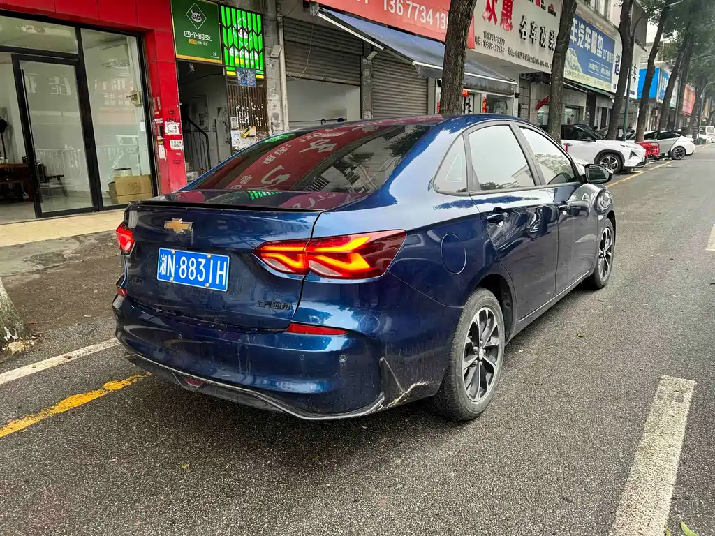 CHEVROLET CRUZE