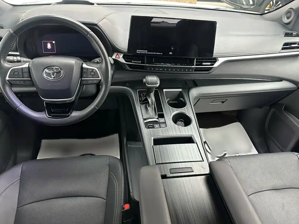 Toyota Sienna — миниатюра 4