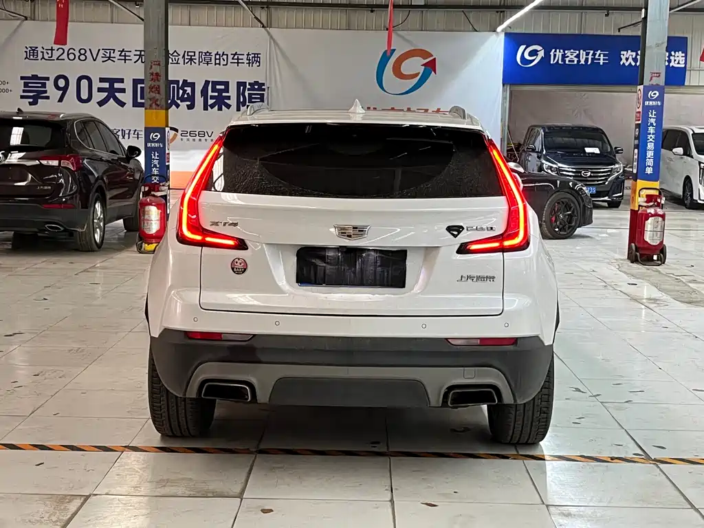 CADILLAC XT4