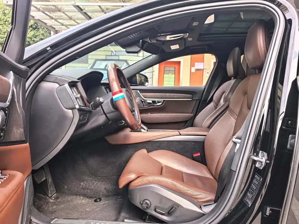 Volvo S90 — миниатюра 5