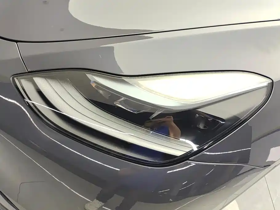 Tesla Model Y — миниатюра 5
