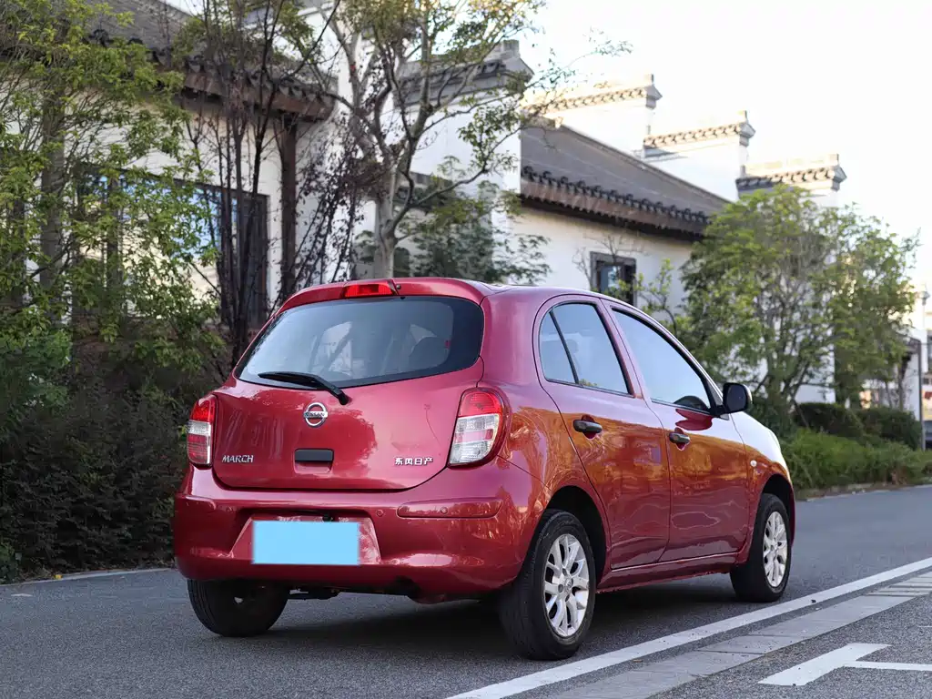 Nissan March — миниатюра 5