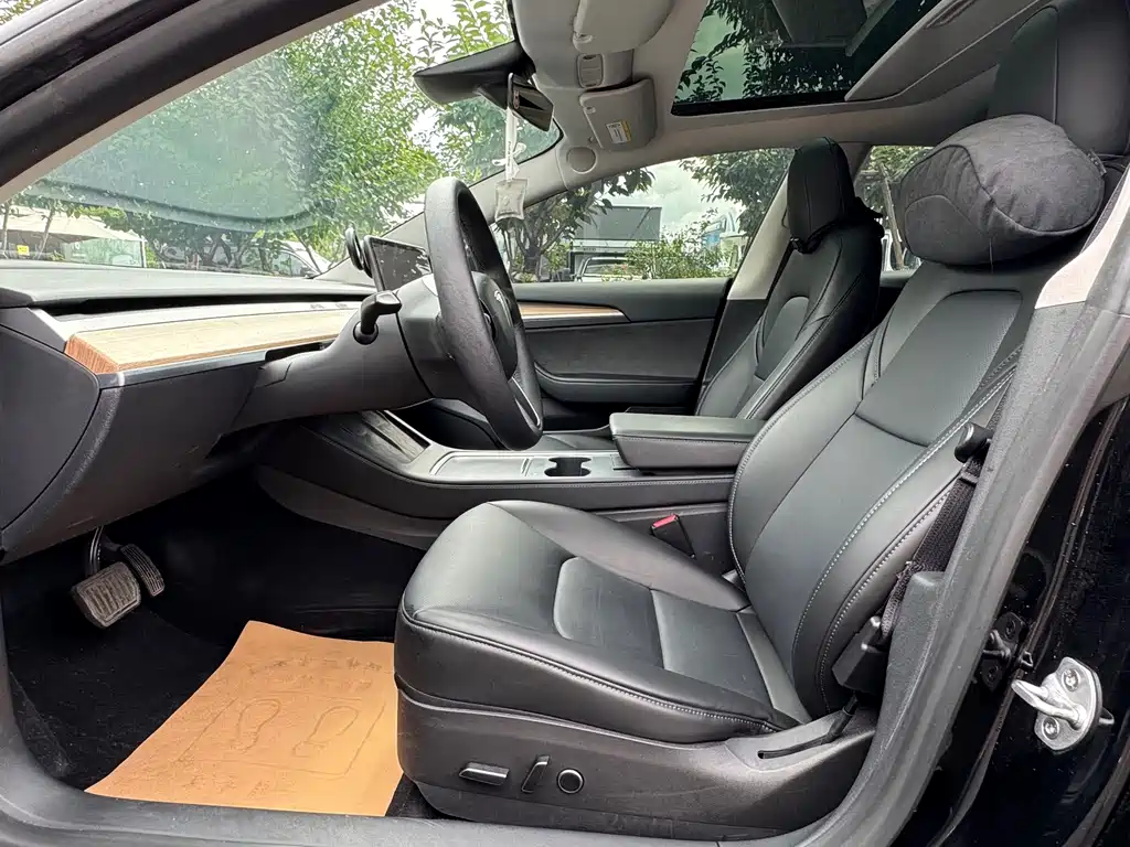 Tesla Model 3 — миниатюра 8