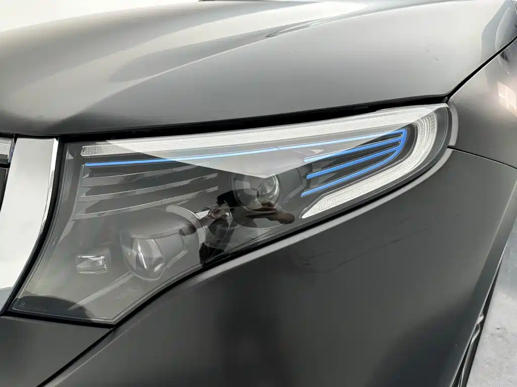 Mercedes-Benz EQC — миниатюра 21