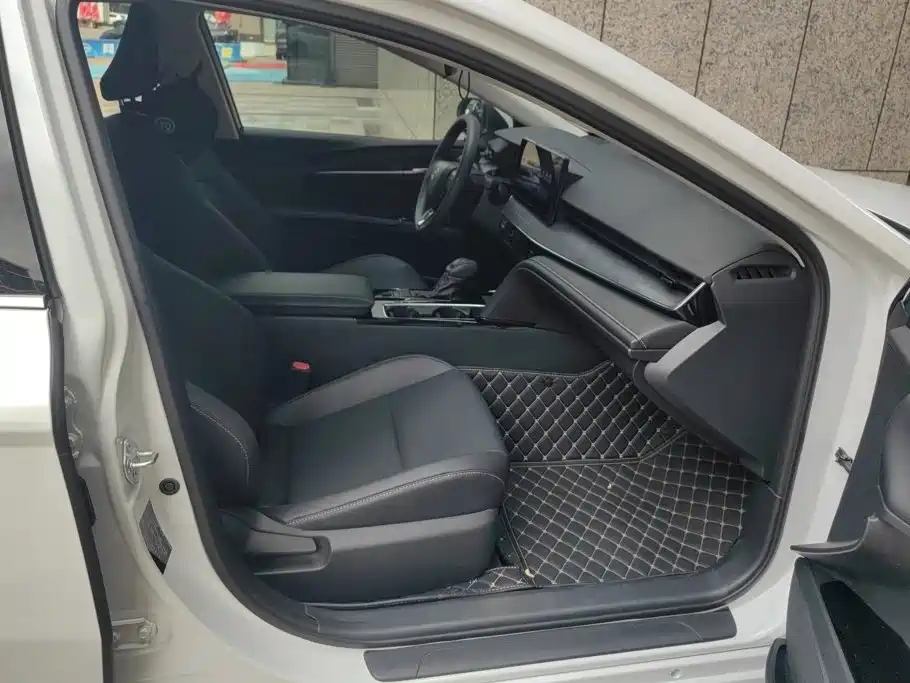 Toyota Camry — миниатюра 8
