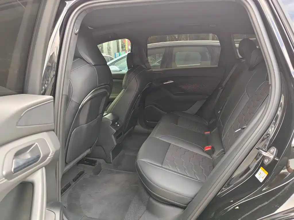 Audi Q6L e-tron — миниатюра 6