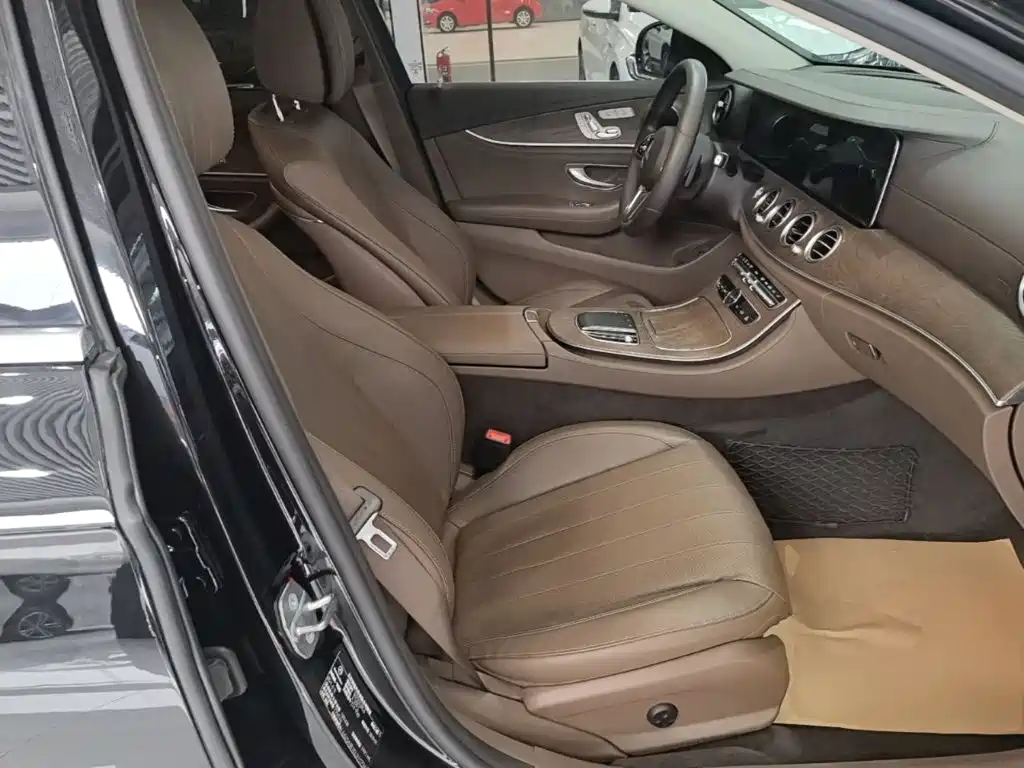 Mercedes-Benz E-Class — миниатюра 25