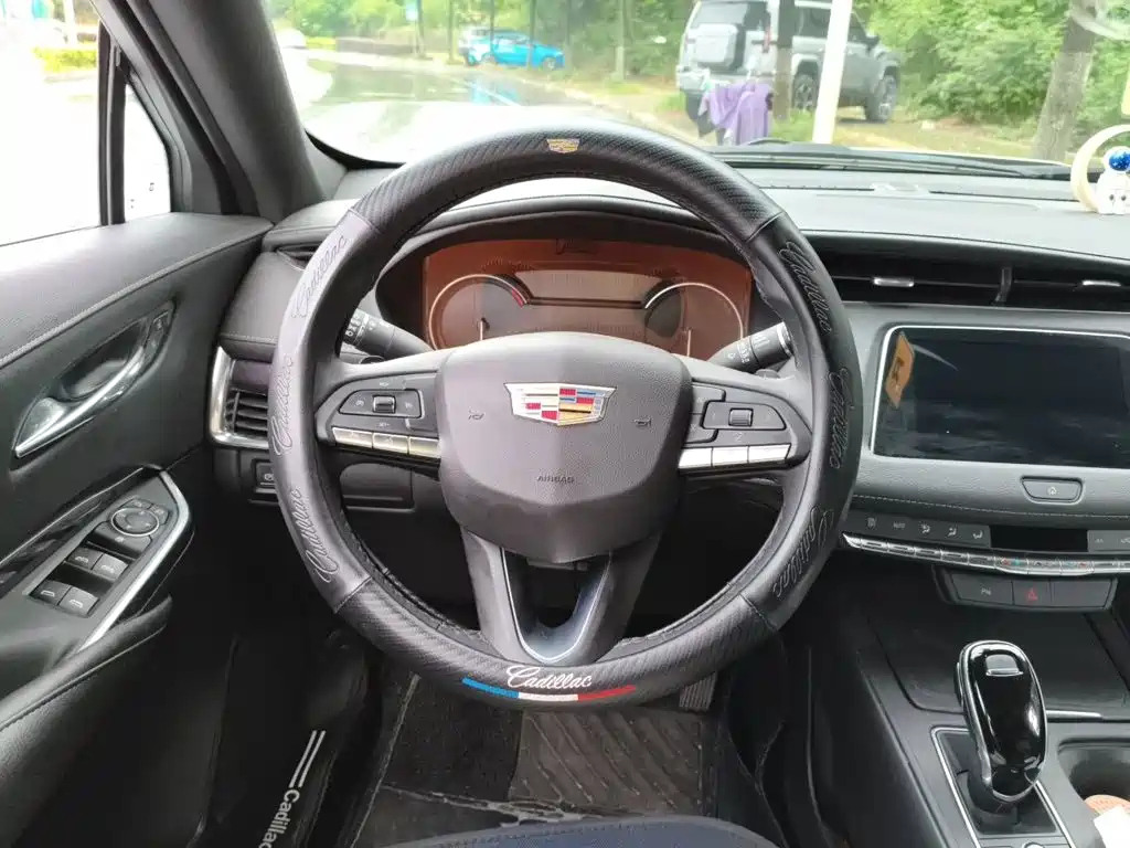 Cadillac XT4 — миниатюра 3