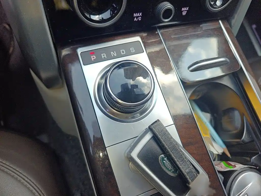 Land Rover Range Rover — миниатюра 7