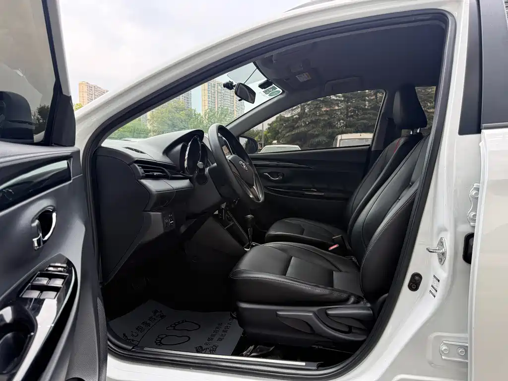 Toyota Yaris L — миниатюра 4