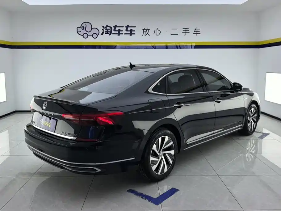 Volkswagen Passat PHEV — миниатюра 3