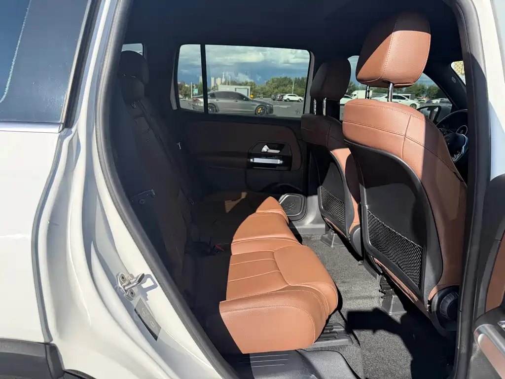 Mercedes-Benz GLB — миниатюра 18