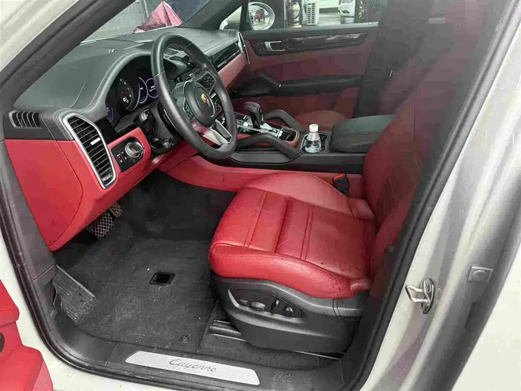 Porsche Cayenne — миниатюра 5