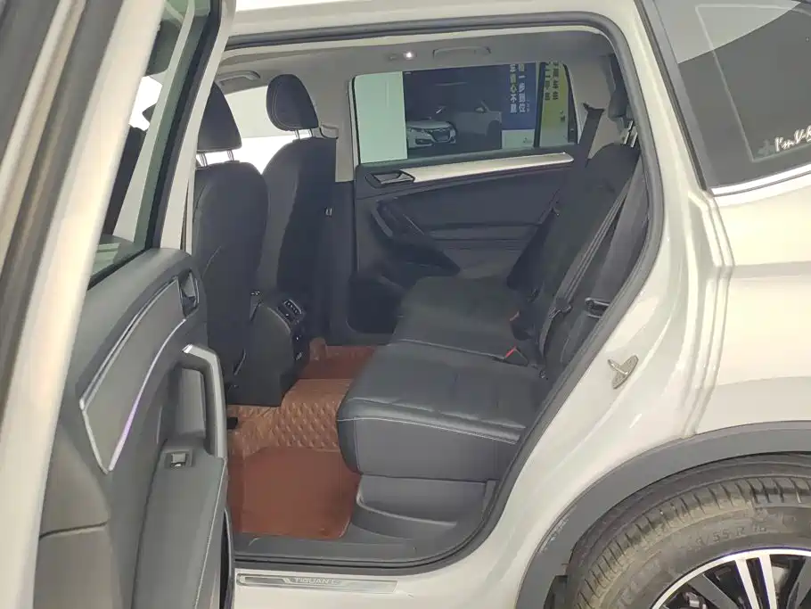 Volkswagen Tiguan L — миниатюра 11