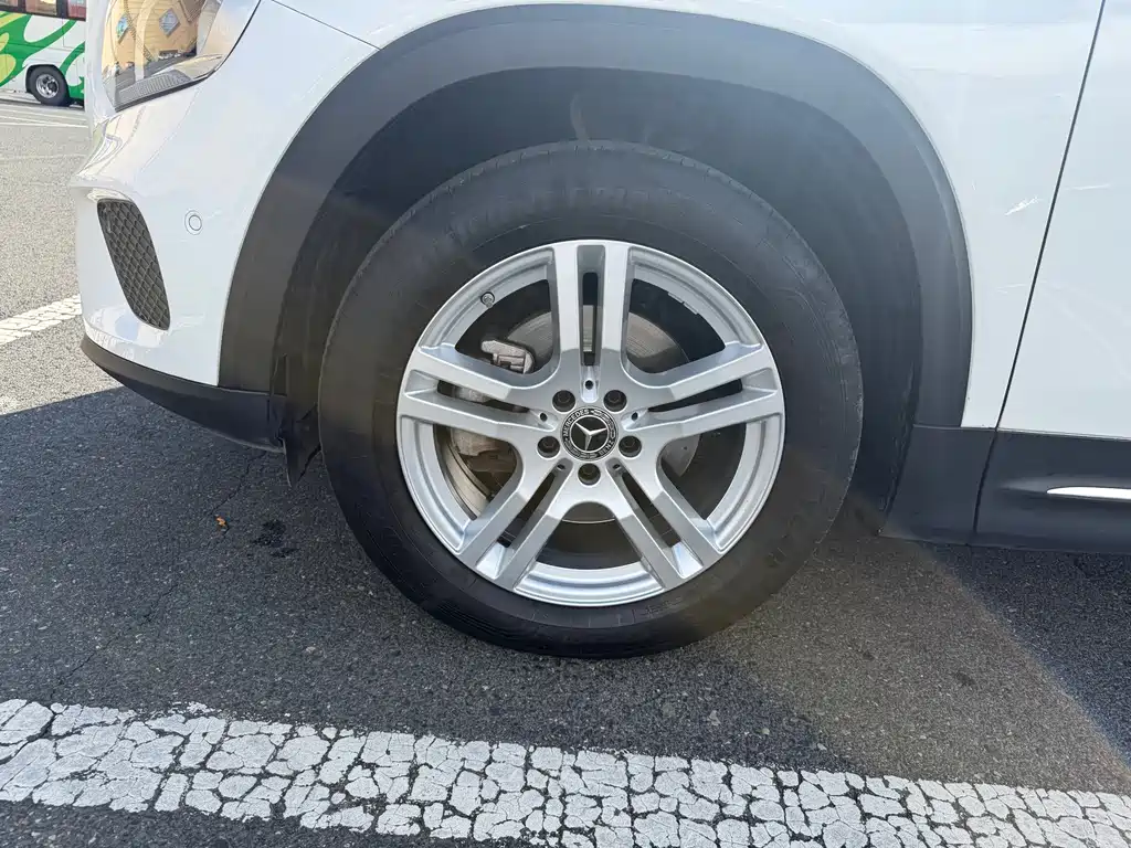 Mercedes-Benz GLB — миниатюра 13