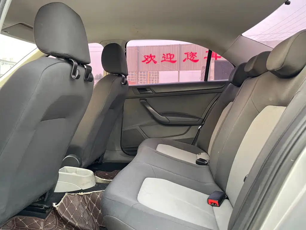 Skoda Rapid — миниатюра 5