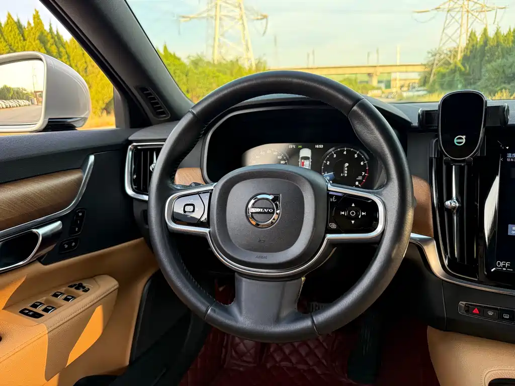 Volvo S90 — миниатюра 16