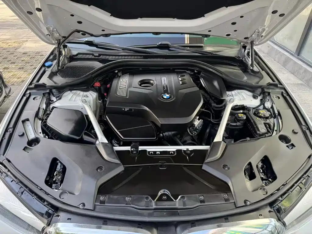 BMW 5 Series — миниатюра 5