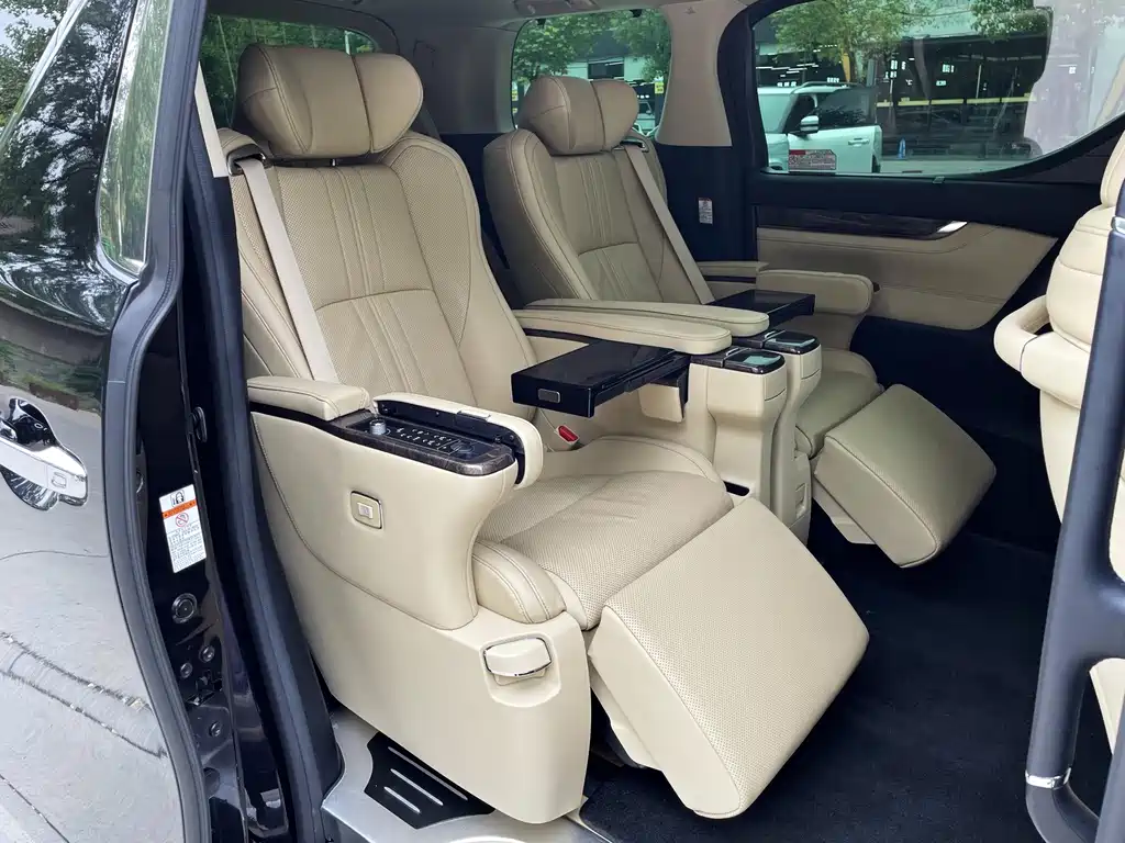 Toyota Alphard — миниатюра 15