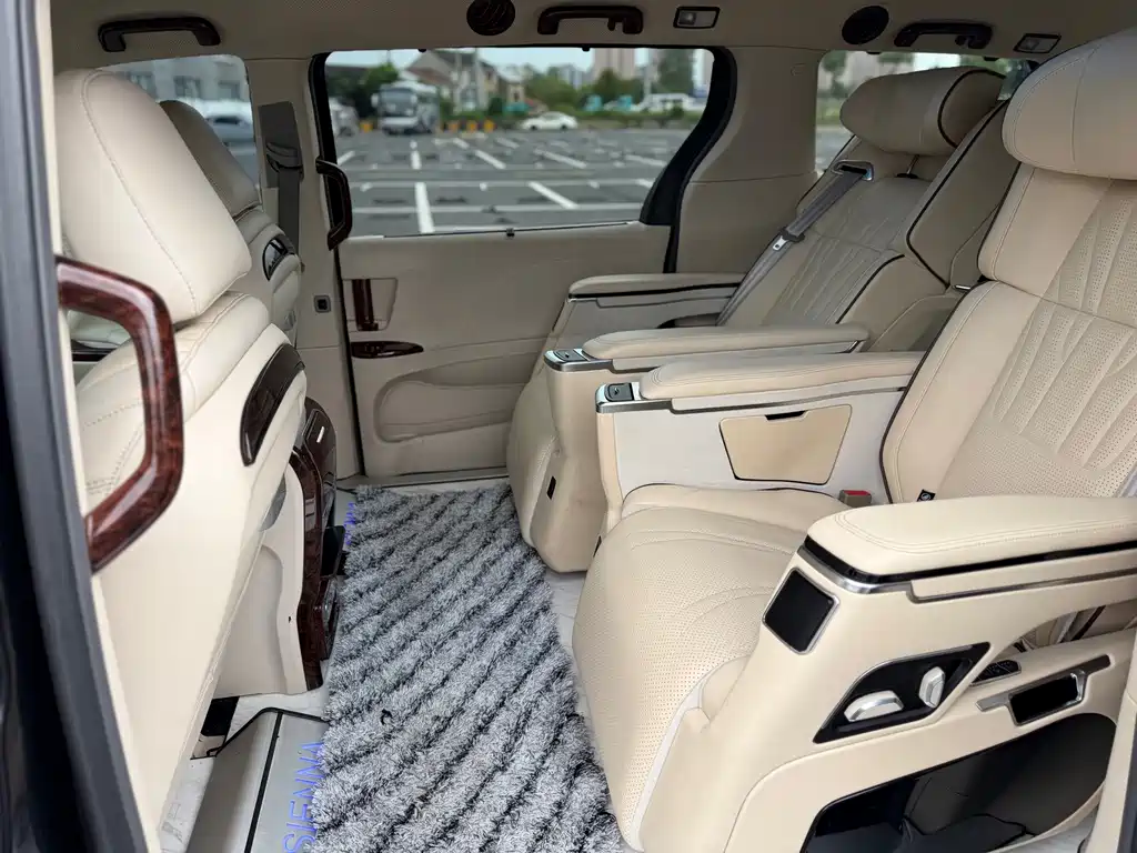 Toyota Sienna — миниатюра 7