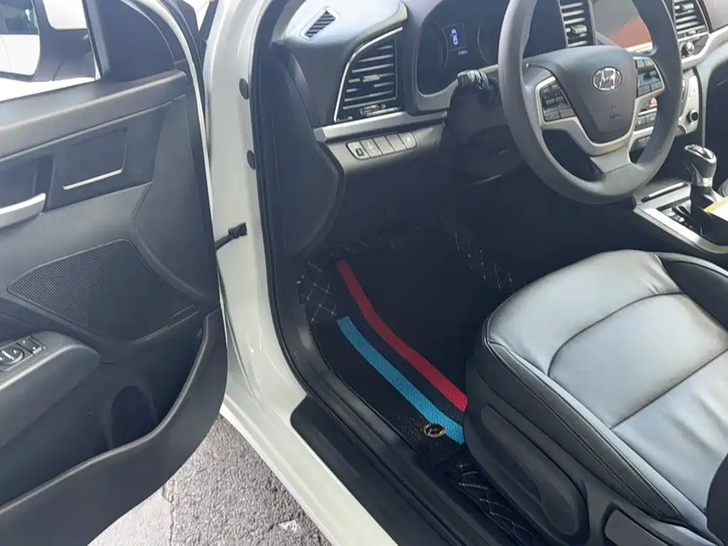 Hyundai Elantra — миниатюра 13