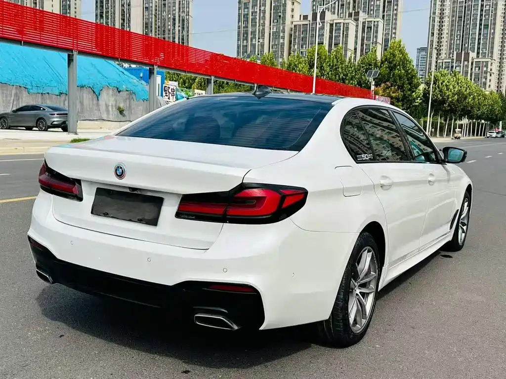 BMW 5 Series — миниатюра 9