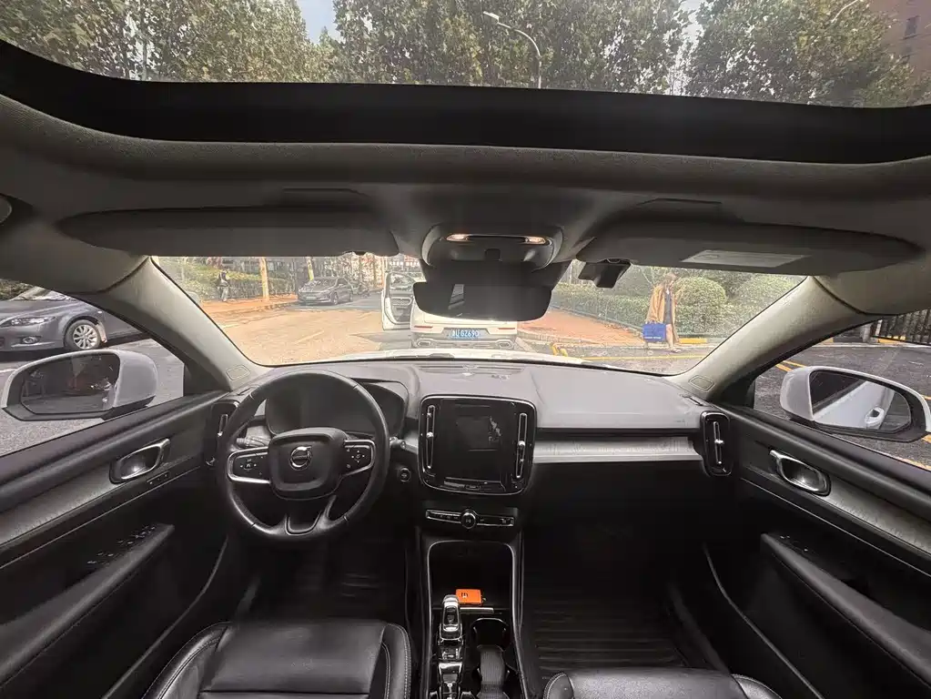 Volvo XC40 — миниатюра 5