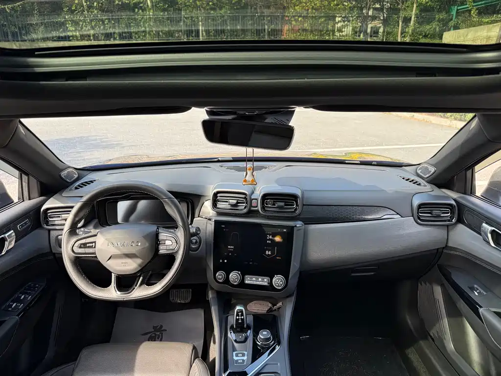 Lynk & Co 02 Hatchback — миниатюра 11