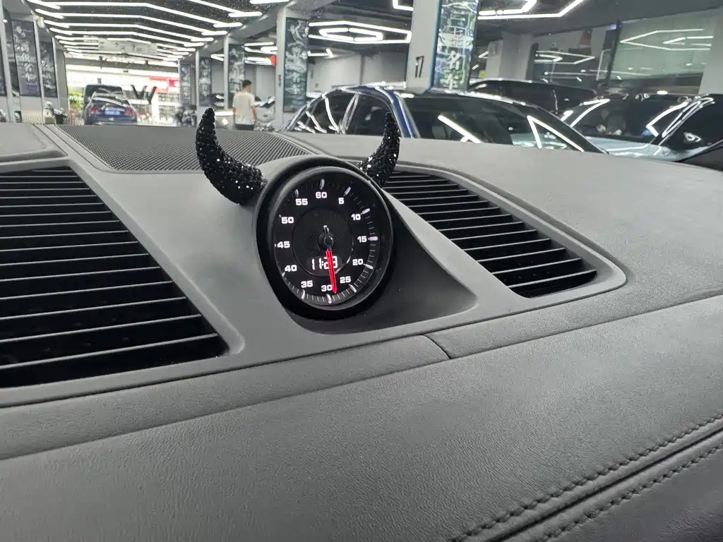 Porsche Cayenne — миниатюра 10