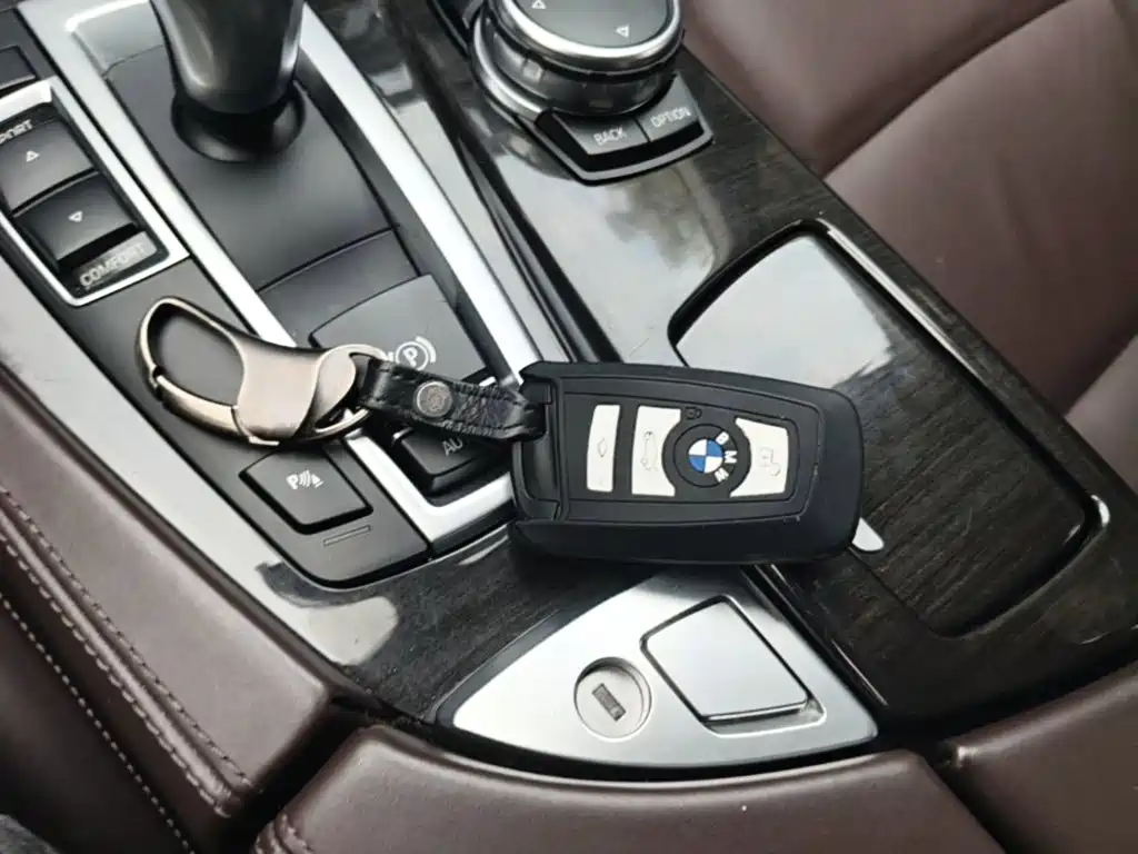 BMW 5 Series — миниатюра 9