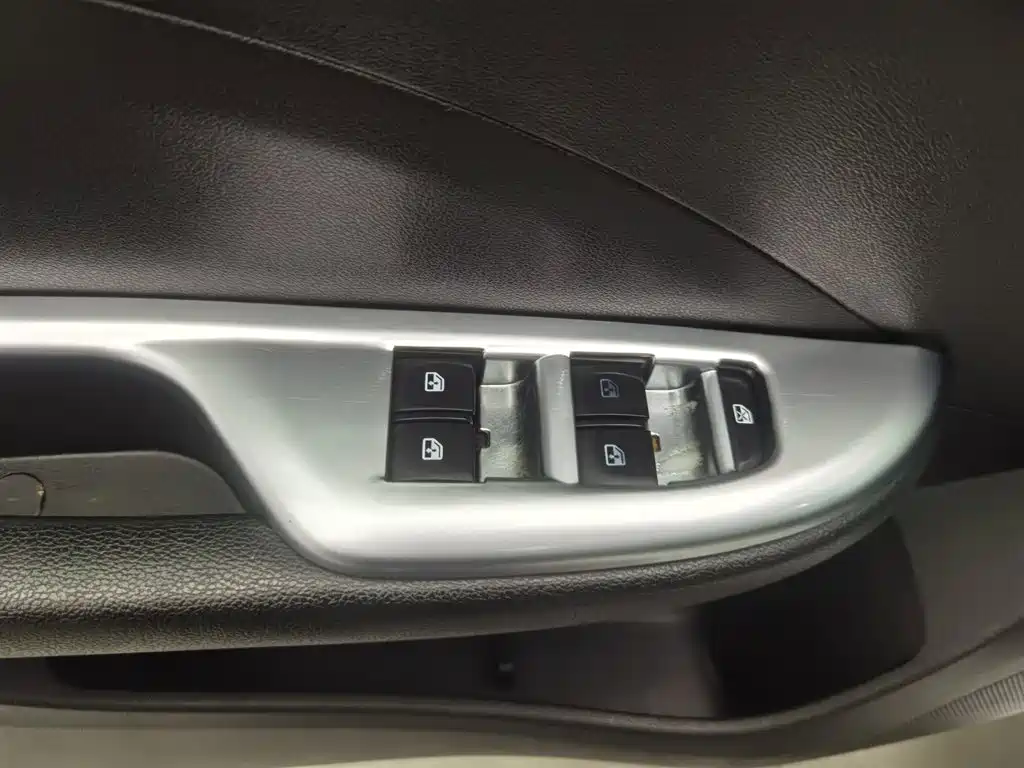 Buick Excelle — миниатюра 9