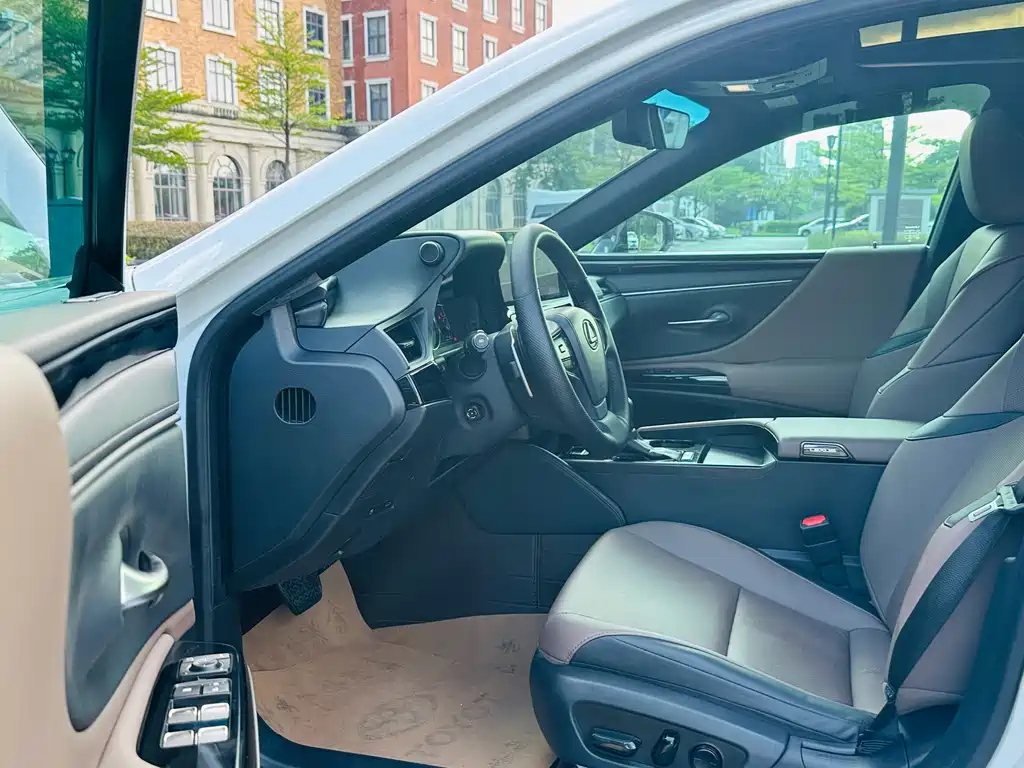 Lexus ES — миниатюра 14