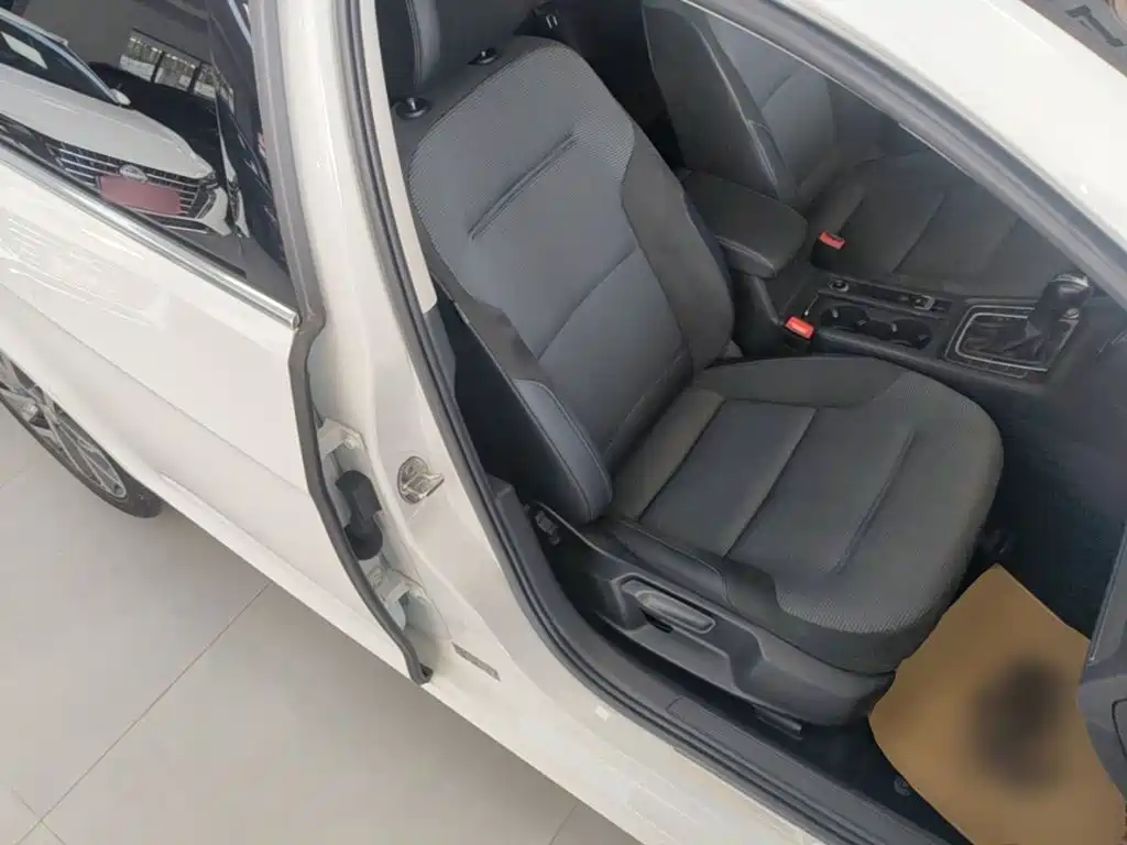 Volkswagen Golf — миниатюра 25