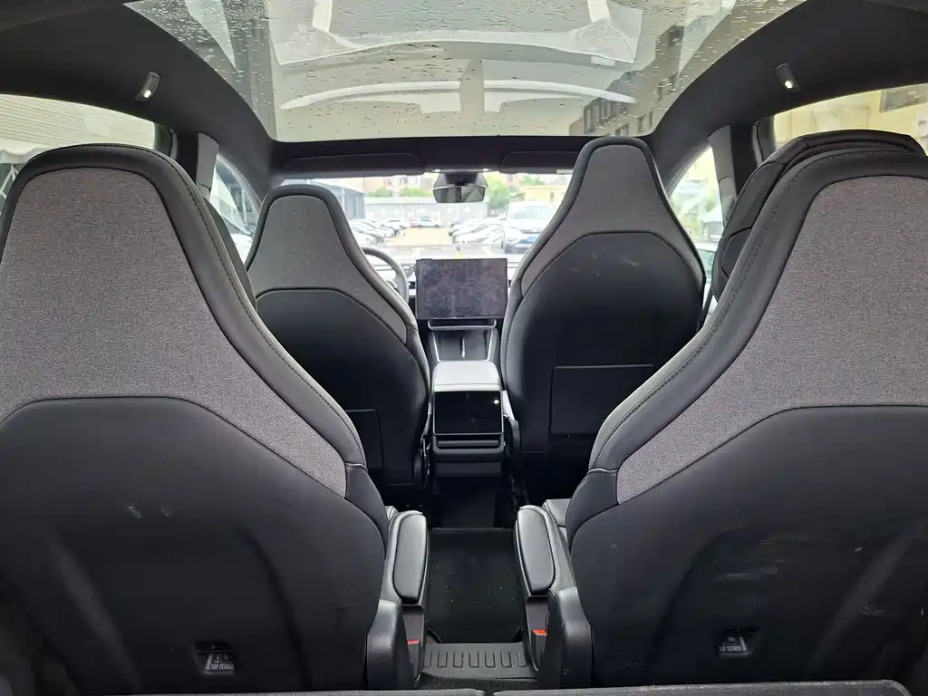 Tesla Model Y L — миниатюра 15