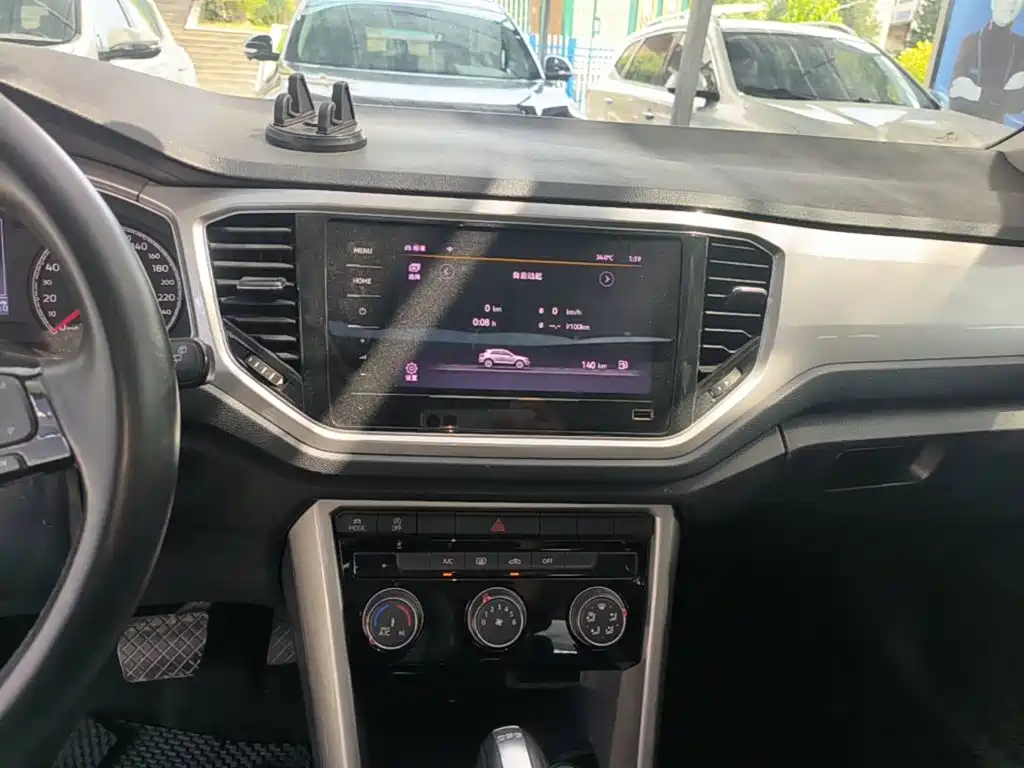 Volkswagen T-Roc — миниатюра 13