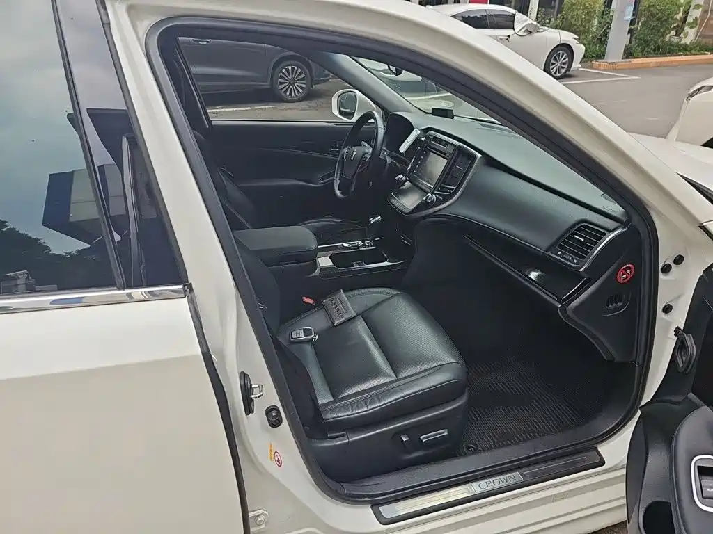 Toyota Crown — миниатюра 18