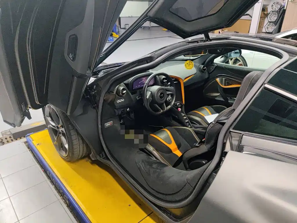 McLaren 720S — миниатюра 6