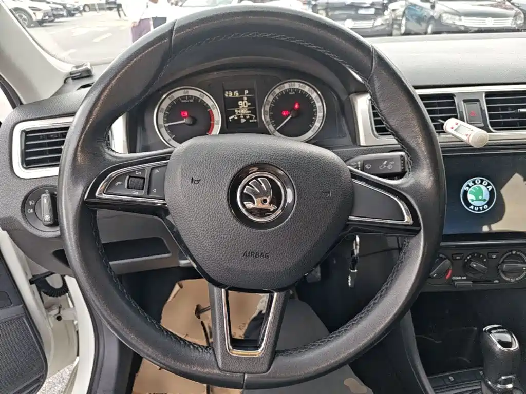 Skoda Rapid — миниатюра 11