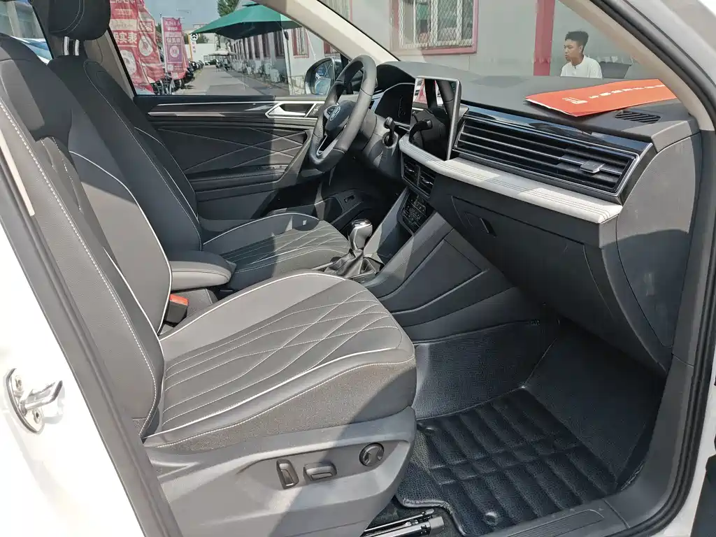 Volkswagen Tiguan L 300TSI Auto 2WD Smart Edition, фото 13